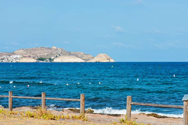 Vista panorâmica para o mar e aldeia — Fotografia de Stock