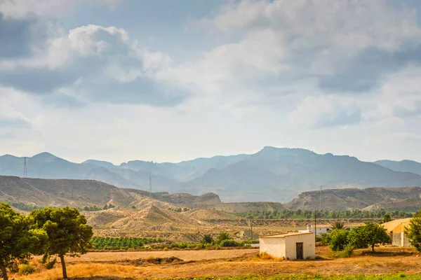 Vista panorâmica para as montanhas em movimento — Fotografia de Stock