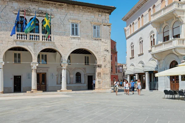 Pula, Kroatië-3 juli 2016: het stadhuis, stadspaleis — Stockfoto