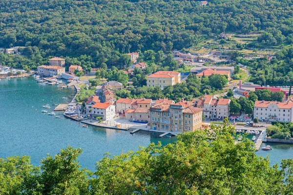 Croacia - 8 de julio de 2016: Vista panorámica aérea al puerto y al casco antiguo —  Fotos de Stock