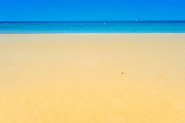 European sandy beach and blue sea. — Stock Photo, Image