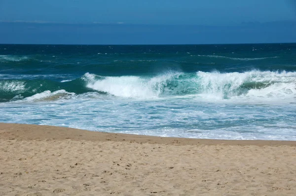 Grandes vagues dans l'océan Atlantique — Photo