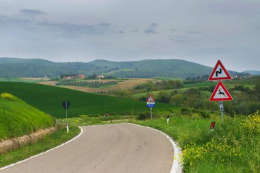 Dolambaçlı yol Tuscana, İtalya