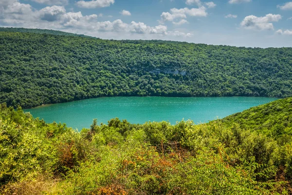 Limski Kanal auch Limski Fjord in Istrien in der Nähe von Rovinj genannt. Adria, Kroatien. — Stockfoto