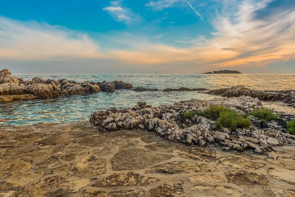 Vista de la hermosa puesta de sol sobre el mar Adriático — Foto de Stock