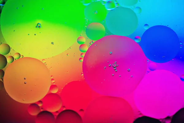 用油、水和肥皂制成的彩虹抽象背景图片 — 图库照片