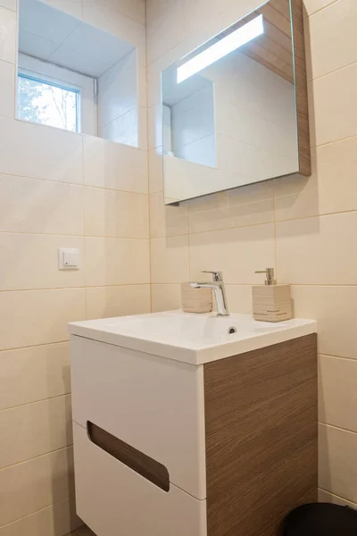 Modern bathroom in luxury apartment — Stock Photo, Image