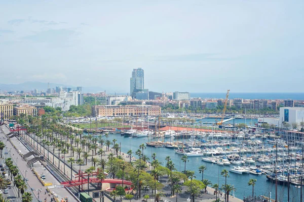 BARCELONA, ESPANHA - 6 de maio de 2014: Barcelona de cima. Vista para o Port Vell — Fotografia de Stock