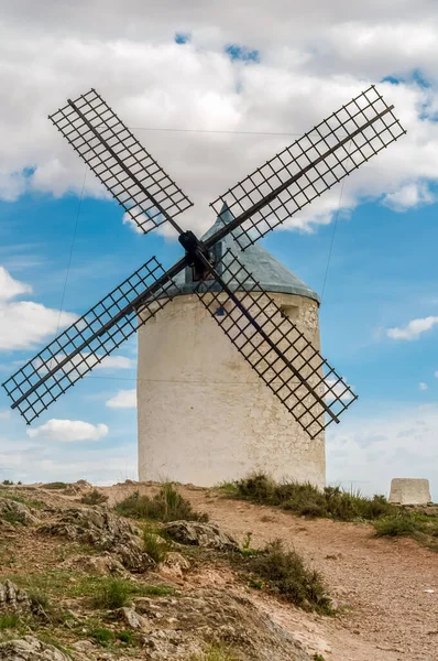 Utsikt över väderkvarnar i Consuegra, Spanien — Stockfoto