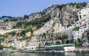 Amalfi, İtalya - Jule 20, 2017: Waterfront şehrin Amalfi, İtalya.
