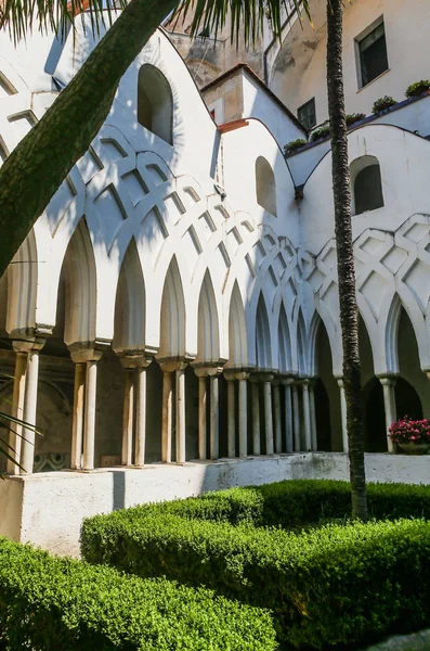 Paradise Yard Patio Gallery Pointed Carved Arches Adjacent Cathedral Andrew — Stock Photo, Image