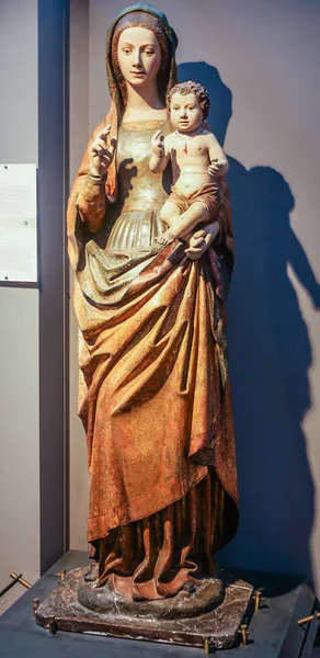 Statue Vor Frue Jomfru Maria Med Baby Jesus Kristus Hendes - Stock-foto