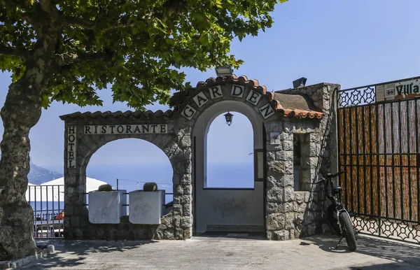 Ravello Włochy Lipca 2017 Wejście Ogrodu Hotel Ristorante Ravello Prowincji — Zdjęcie stockowe