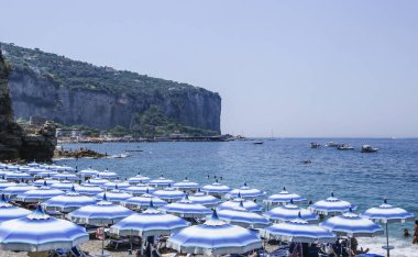 Bir Vico Equense. İtalya Temmuz 22,2017: Amalfi Coast, Vico Equense sahilde. İtalya