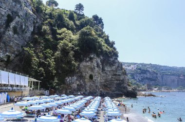 Bir Vico Equense. İtalya Temmuz 22,2017: Amalfi Coast, Vico Equense sahilde. İtalya