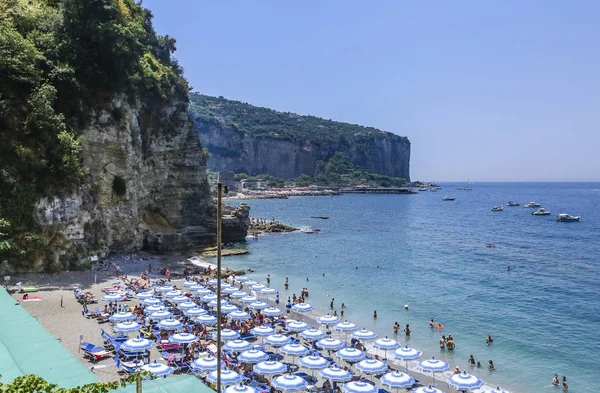 Bir Vico Equense. İtalya Temmuz 22,2017: Amalfi Coast, Vico Equense sahilde. İtalya