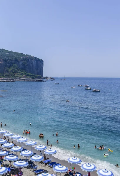 Bir Vico Equense. İtalya Temmuz 22,2017: Amalfi Coast, Vico Equense sahilde. İtalya