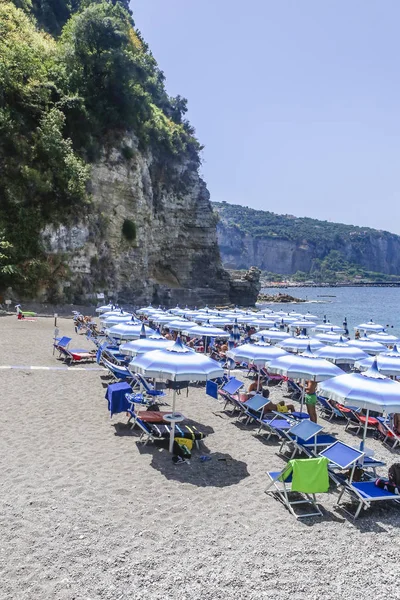 Vico Equense Włochy Lipca 2017 Plaży Wybrzeżu Amalfi Vico Equense — Zdjęcie stockowe