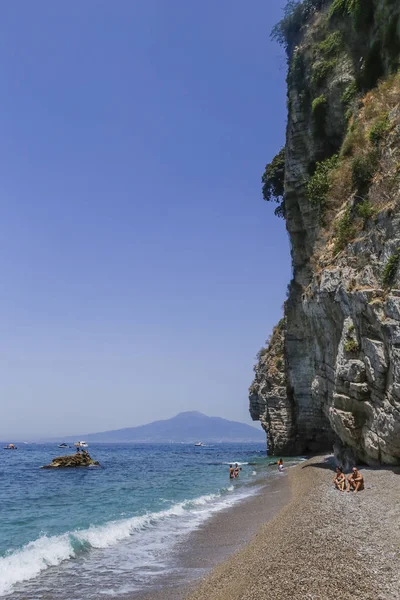 Bir Vico Equense. İtalya Temmuz 22,2017: Amalfi Coast, Vico Equense sahilde. İtalya