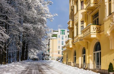 Çek Cumhuriyeti, Marianske Lazne, 21 Ocak 2018. Spa Merkezi küçük Batı bohem spa Town Marianske Lazne (Marienbad) Kışın kar - Çek Cumhuriyeti ile