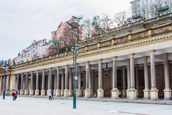 Karlovy Vary Tsjechië Januari 2018 Mill Colonnade Mlynske Nabrezi Straat — Stockfoto