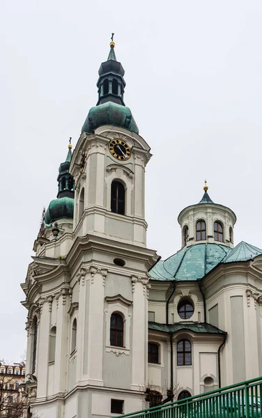 Kościół Maria Magdalena Wraz Wieżami Jest Przykładem Barokowej Architektury Karlowe — Zdjęcie stockowe