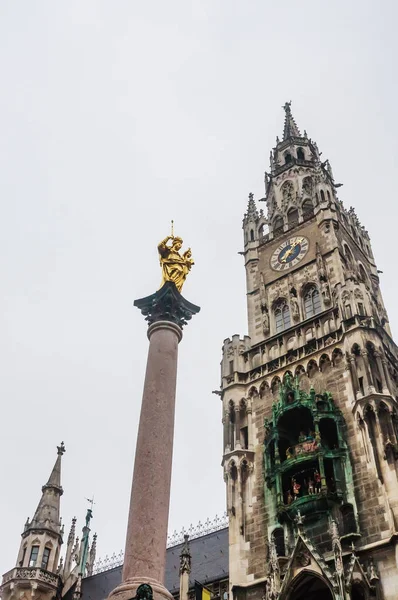 Golden Statue Mary Mariensaule Marian Column Marienplatz New City Hall — Stock Photo, Image