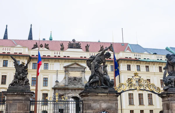 Castelo Praga Guardas Segurança Portão Palácio Real Praga República Checa — Fotografia de Stock