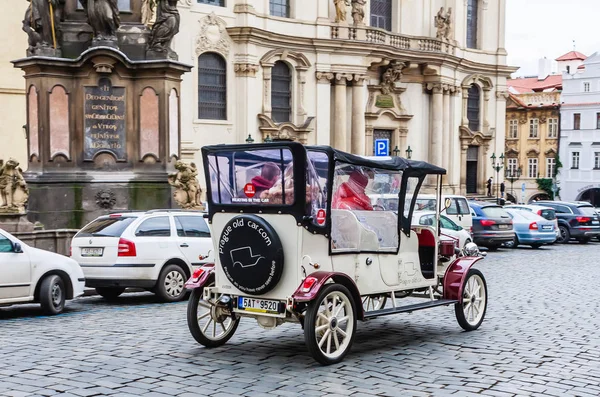 Münih Almanya Ocak 2018 Turist Eski Araba Nicholas Kilisesi Prag — Stok fotoğraf