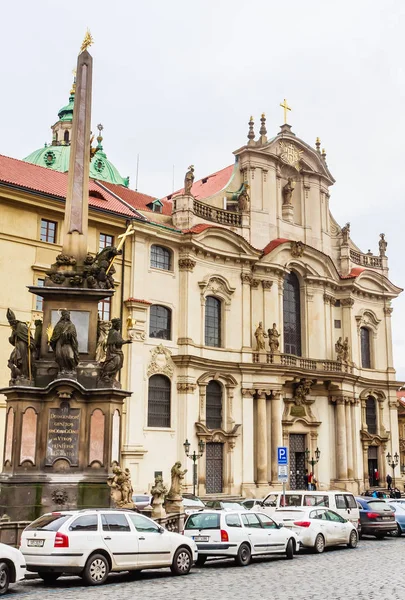 Coluna Santíssima Trindade Igreja São Nicolau Igreja Barroca Mala Strana — Fotografia de Stock