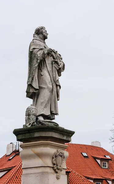 Statua San Filippo Benizi Sul Ponte Carlo Praga Repubblica Ceca — Foto Stock