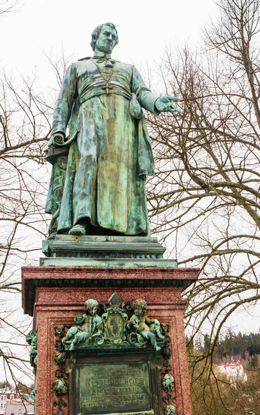Статуя Аббата Чарльза Каспара Райтенбергера Стоящего Площади Поющего Фонтана Памятник — стоковое фото