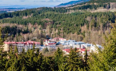 Forest park Hamelika Tower Marianske Lazne Spa (Marienbad) görünümü. Çek Cumhuriyeti, Avrupa Birliği Karlovy Vary bölgesinin ünlü kaplıca kenti