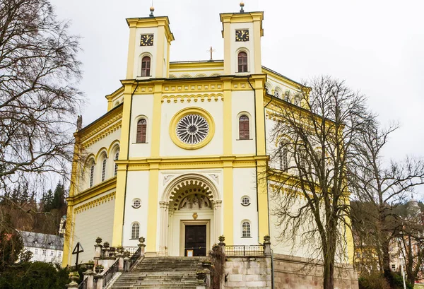 Chiesa Cattolica Nella Piccola Città Termale Della Boemia Occidentale Marianske — Foto Stock