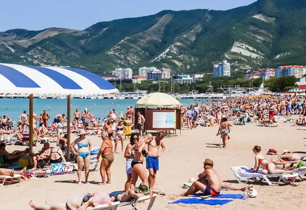 Rosja Krasnodar Territory Sierpnia 2017 Odpoczynek Plaży Kurorcie Miasto Wybrzeża — Zdjęcie stockowe
