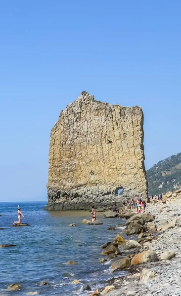 Russia Krasnodar Territory Village Praskoveevka August 2017 Tourrists Sail Rock — стоковое фото