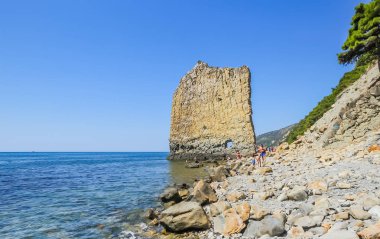 Rusya, Krasnodar Territory, köy Praskoveevka-27 Ağustos 2017: Gelendzhik yakınlarındaki Praskoveevka 'da yelken Kayası. Krasnodar Krai. Rusya 