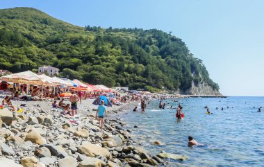 Rusya, Krasnodar Territory, köy Praskoveevka-27 Ağustos 2017: Praskoveevka köyünün yakınındaki Karadeniz kıyısı. Krasnodar bölgesi. Gelendzhik bölgesi. Rusya  