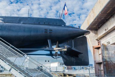 Lorient, Fransa-19 Eylül 2017: bir denizaltı parçası sergilenen önceki Dünya Savaşı 2 Alman denizaltı üssü Lorient, Brittany Fransa'nın kıyısında