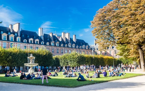 Paris France Septembre 2017 Des Gens Relaxent Sur Les Pelouses — Photo