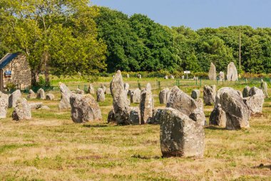Carnac, Brittany, Fransa ayakta taşlar hizalama, Menhirs, güzel görünümü. Megalithic dönüm noktası