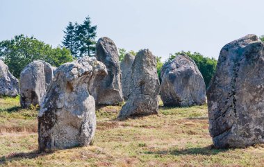 Carnac, Brittany, Fransa ayakta taşlar hizalama, Menhirs, güzel görünümü. Megalithic dönüm noktası