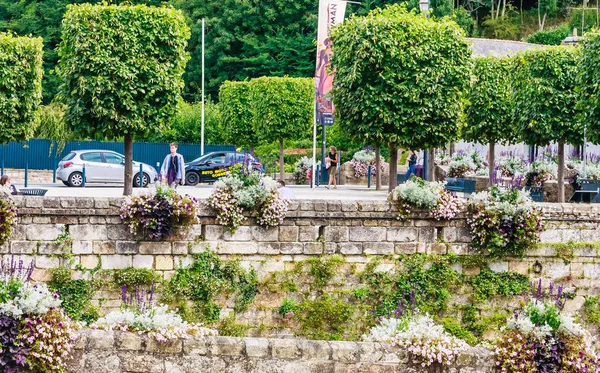 Embankment Decorated Flowers View Quimperle Kemperle Historic Town Built Two — Stock Photo, Image