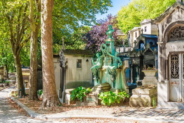 Могилы Склепы Кладбище Pere Lachaise Кладбище Является Последним Местом Упокоения — стоковое фото