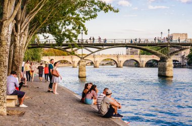  Seine Nehri kıyıları, Pont des Arts ve Pont Neuf Ile de la Cite'in 1.