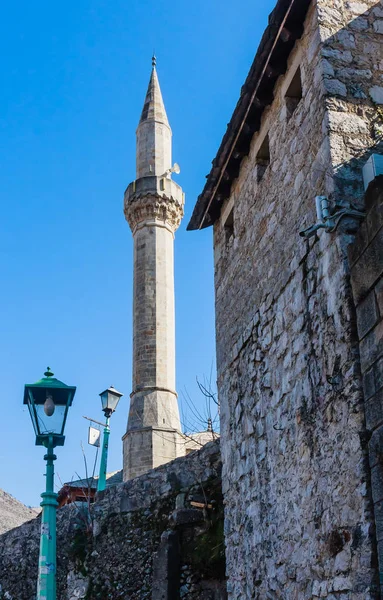 Vista del minarete de la mezquita de Mostar. Bosnia y Herzegovina —  Fotos de Stock