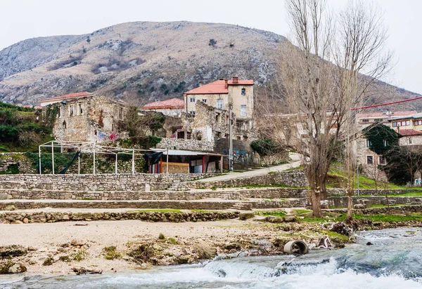 Ville de Mostar sur la rivière Neretva, Bosnie-Herzégovine — Photo