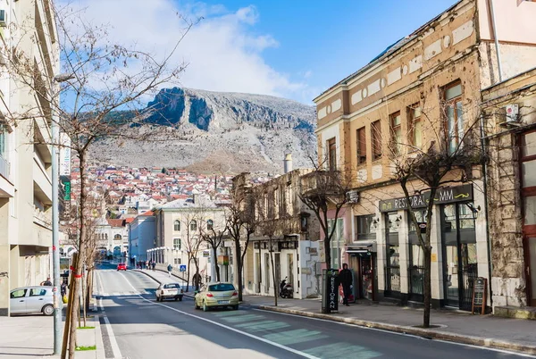Mostar, Bosnie-Herzégovine - 24 février 2018 : rue Mostarskog Bataljona. Mostar. Bosnie-Herzégovine — Photo