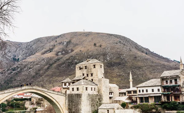 Перегляд повоєнну 16-го століття османський міст через Неретва Рі — стокове фото