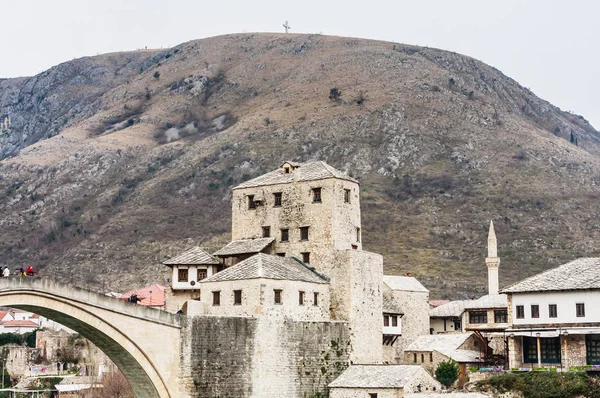 Vue de Stari Most un pont ottoman du XVIe siècle au-dessus de Neretva ri — Photo